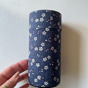 Loose leaf tea canister